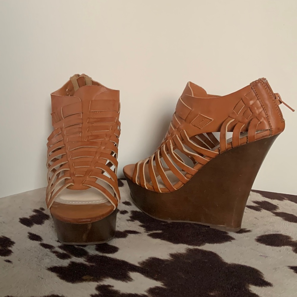 Zip up brown wedges